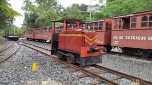 Locomotiva manobreira da AFPF de volta à Miguel Pereira Locomotiva manobreira da AFPF de volta à Miguel Pereira