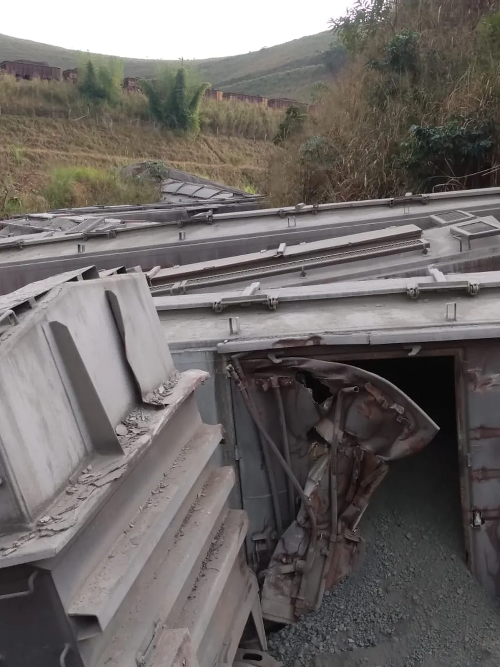 Trem descarrila em Barra Mansa
