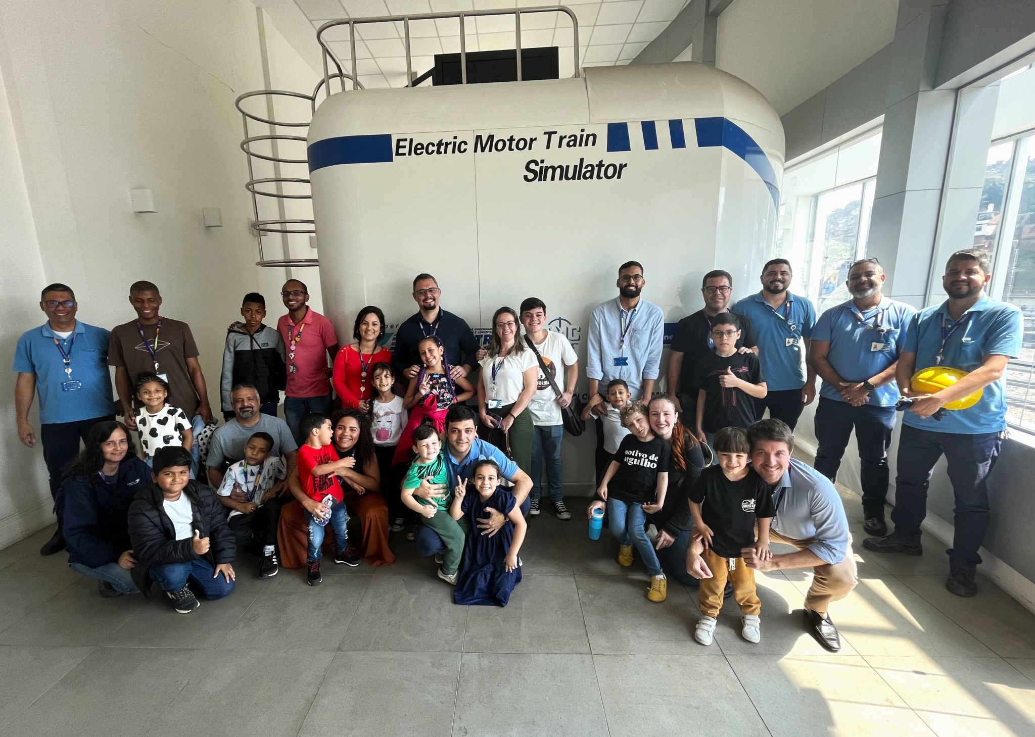 Filhos de colaboradores visitam CCO da Supervia
