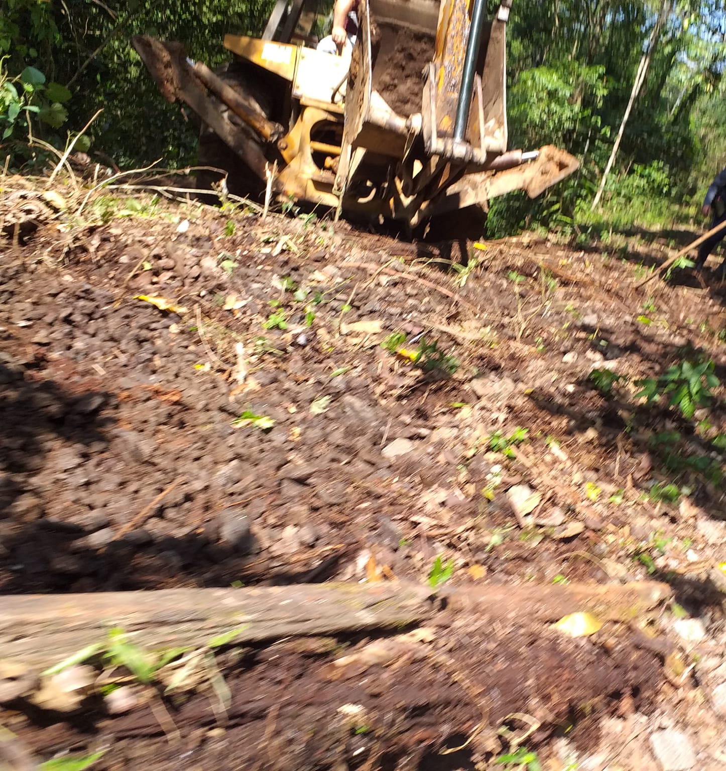 Flagrante de remoção de via permanente em Angra dos Reis