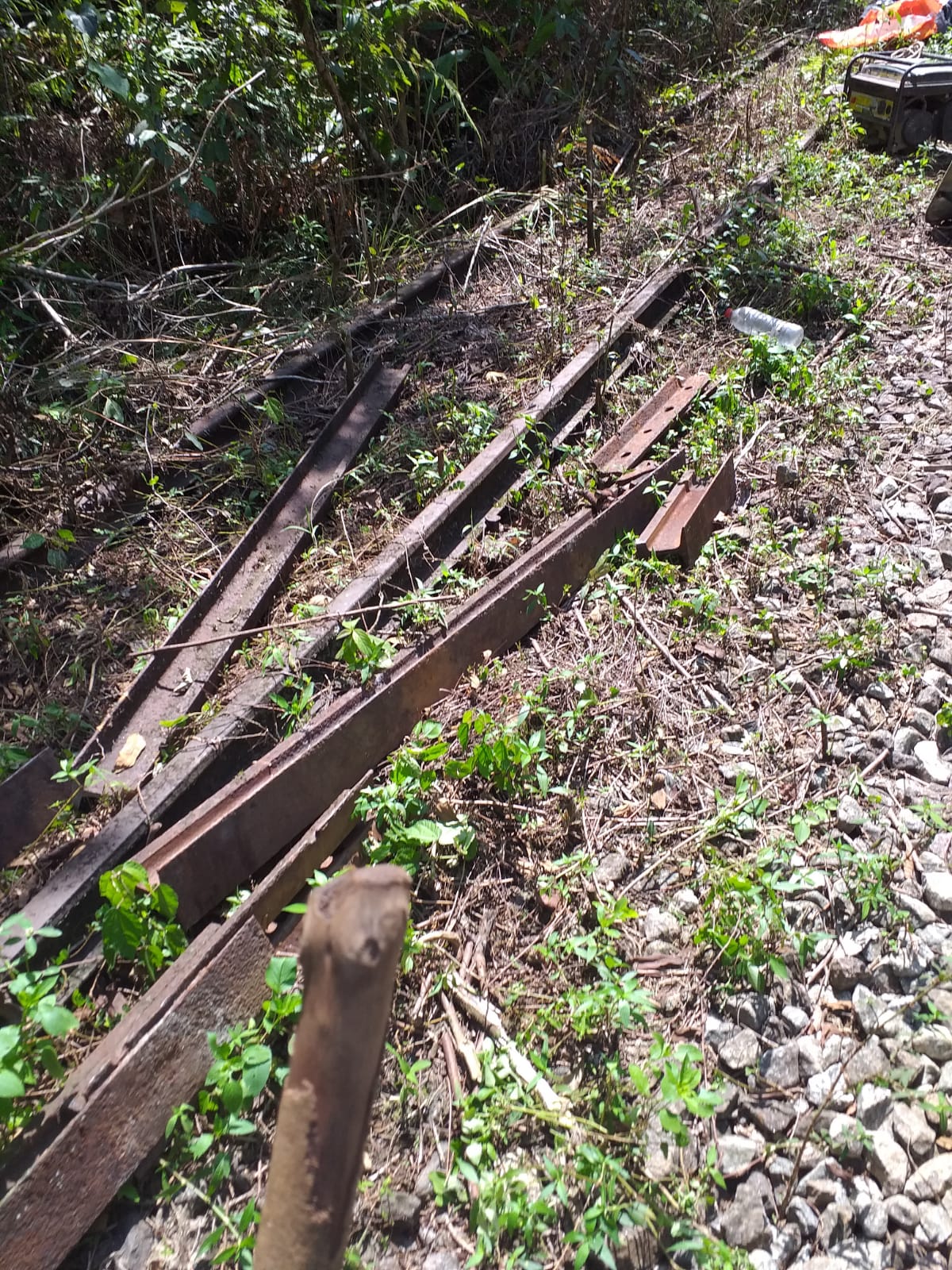 Flagrante de remoção de via permanente em Angra dos Reis