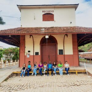 Alunos da FAETEC visitam oficina do projeto turístico Rio-Minas da Amigos do Trem