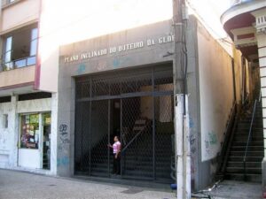 Plano inclinado da Glória encontra-se desativado e mal conservado Plano inclinado da Glória encontra-se desativado e mal conservado