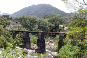 Fortes chuvas atingem região serrana e vídeo em ponte ferroviária viraliza Fortes chuvas atingem região serrana e vídeo em ponte ferroviária viraliza
