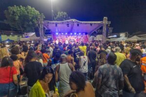 Vá de trem e conheça a Feira das Yabás