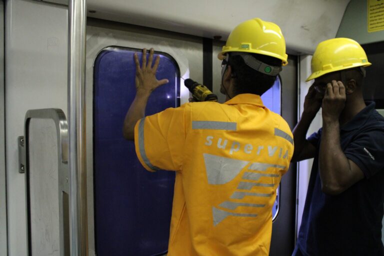 [VÍDEO] Supervia adota medidas anti-vandalismo nas portas de trens