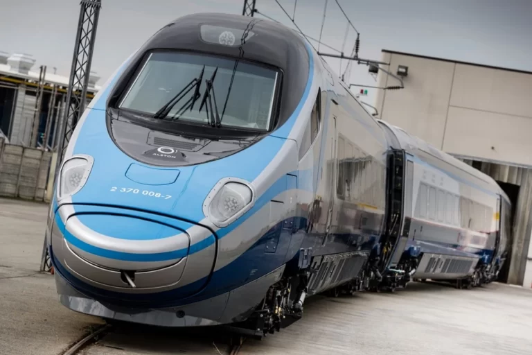 Trens Pendulares a Diesel