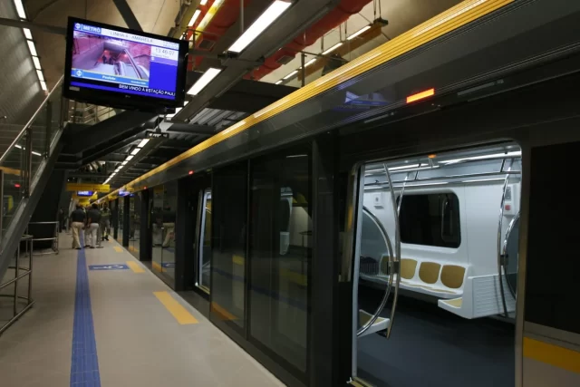 Linha 4 – Amarela do Metrô de São Paulo, exemplo de PPP Parceria Público-Privada.