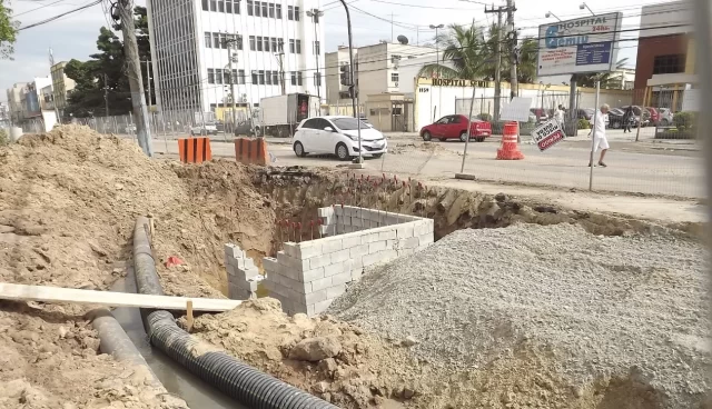 Obras do BRT Transcarioca, por onde passava um ramal ferroviário no início do século XXFoto: Daddo Moreira, 2013