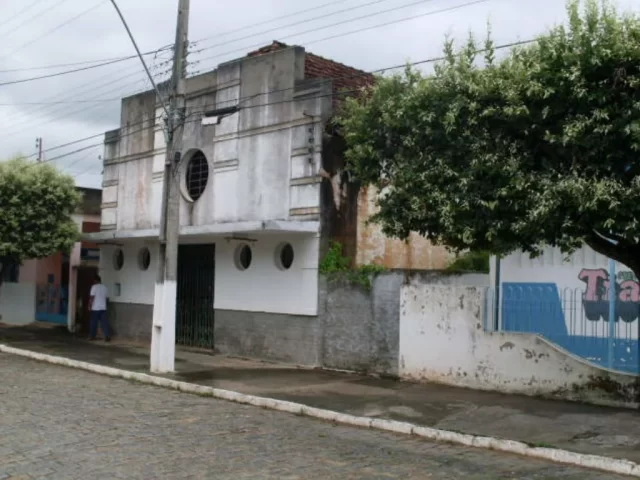 Prédio do antigo Cine Victória, em Portela