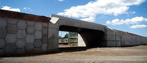 Viaduto de Terra Armada.