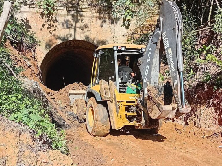 Túnel de antiga ferrovia é desobstruído pela prefeitura de Teresópolis