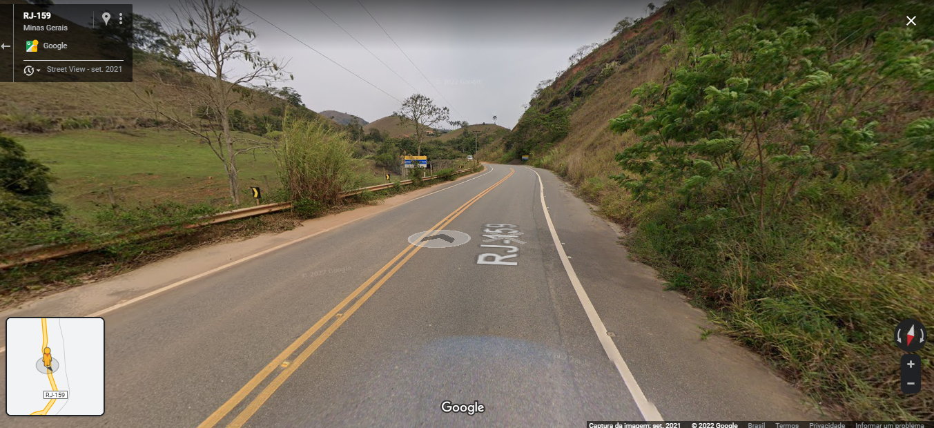 Estrada com carros Descrição gerada automaticamente