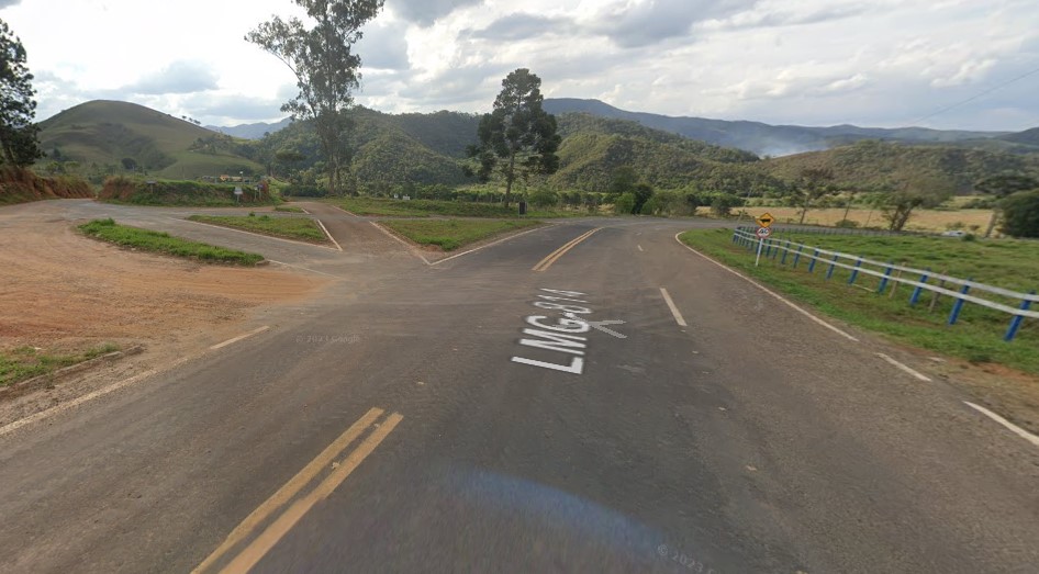 Estrada com carros Descrição gerada automaticamente