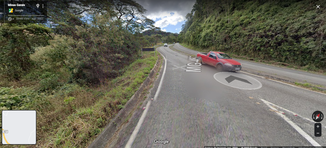 Estrada com carros Descrição gerada automaticamente