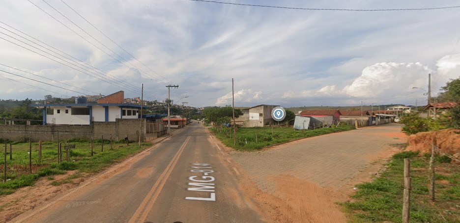 Estrada com carros Descrição gerada automaticamente