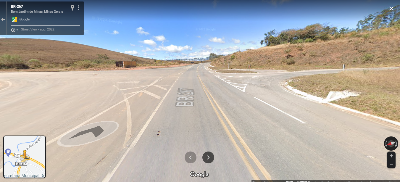 Estrada com carros Descrição gerada automaticamente