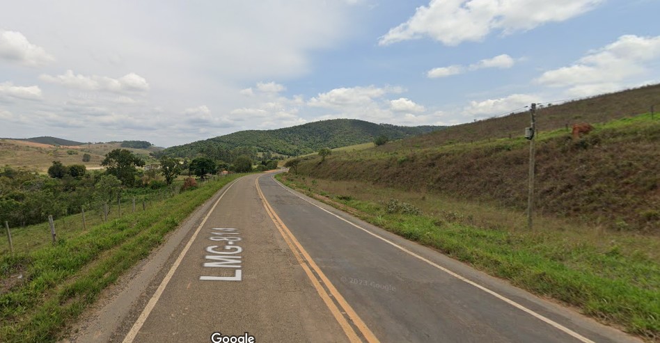 Estrada com carros Descrição gerada automaticamente