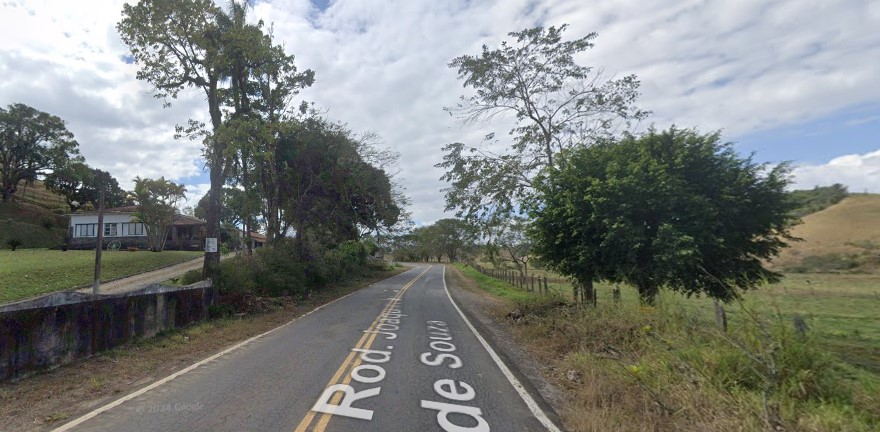 Estrada de terra Descrição gerada automaticamente