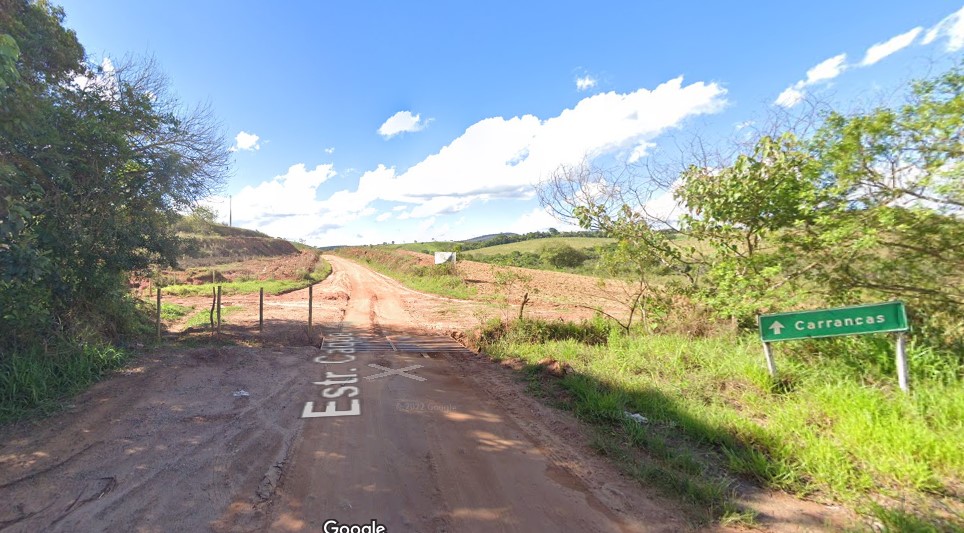 Estrada de terra Descrição gerada automaticamente com confiança média