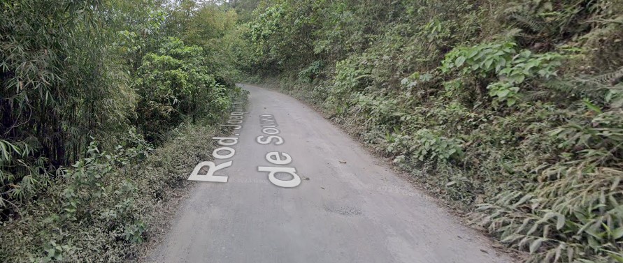 Estrada de terra Descrição gerada automaticamente