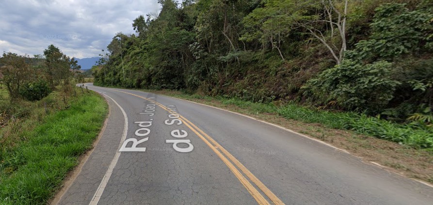 Estrada de terra Descrição gerada automaticamente