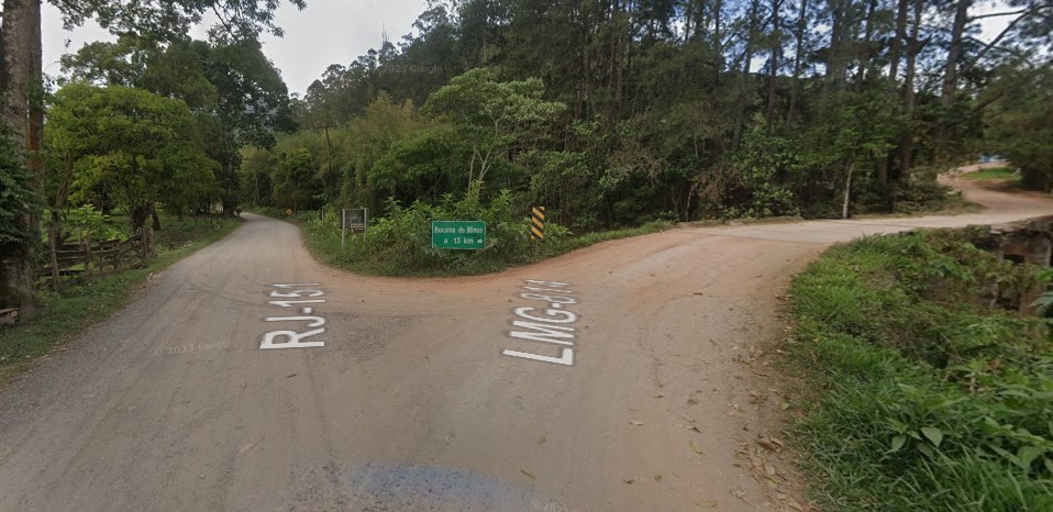 Estrada de terra Descrição gerada automaticamente