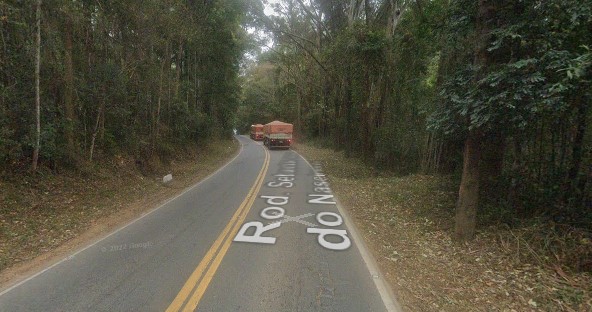 Estrada de terra Descrição gerada automaticamente