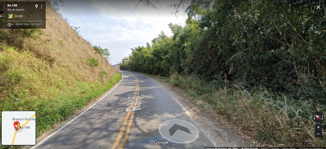 Placa de sinalização na estrada Descrição gerada automaticamente