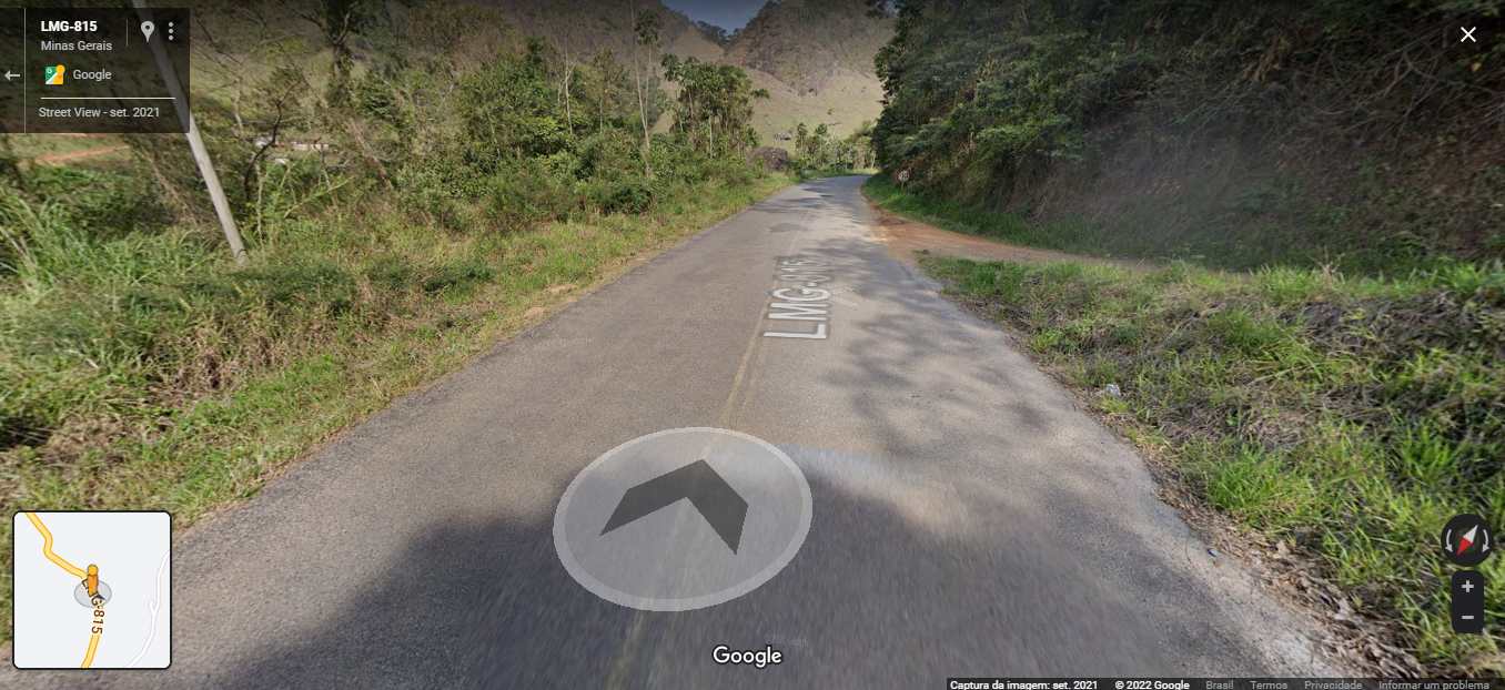 Placa de sinalização na estrada Descrição gerada automaticamente