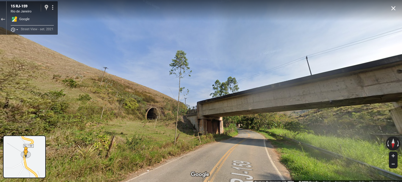 Placa de sinalização na estrada Descrição gerada automaticamente