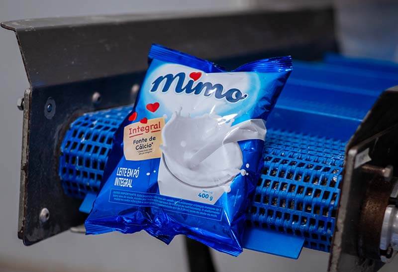 Uma imagem contendo no interior, mesa, azul, pequeno Descrição gerada automaticamente