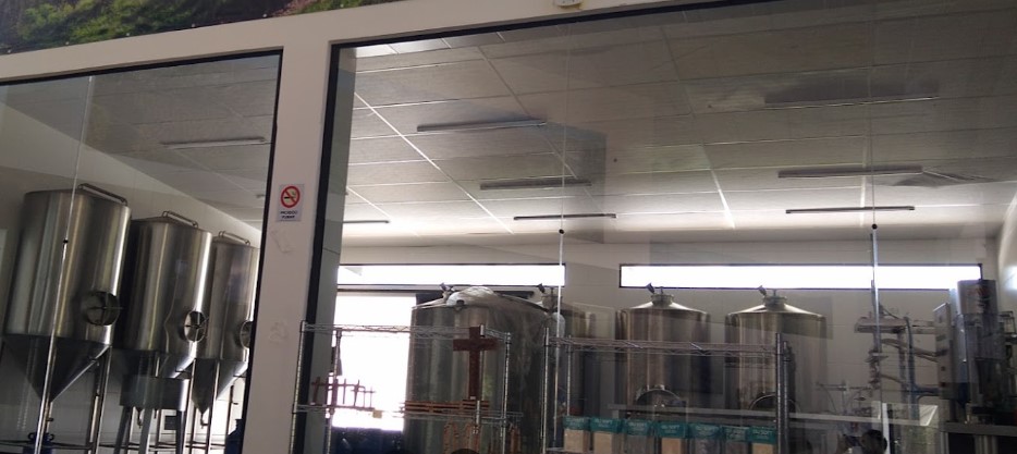 Uma imagem contendo no interior, teto, cozinha, edifício Descrição gerada automaticamente