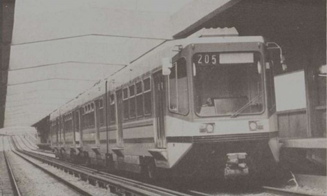 Antigo VLT chegando na estação Maria da Graça.