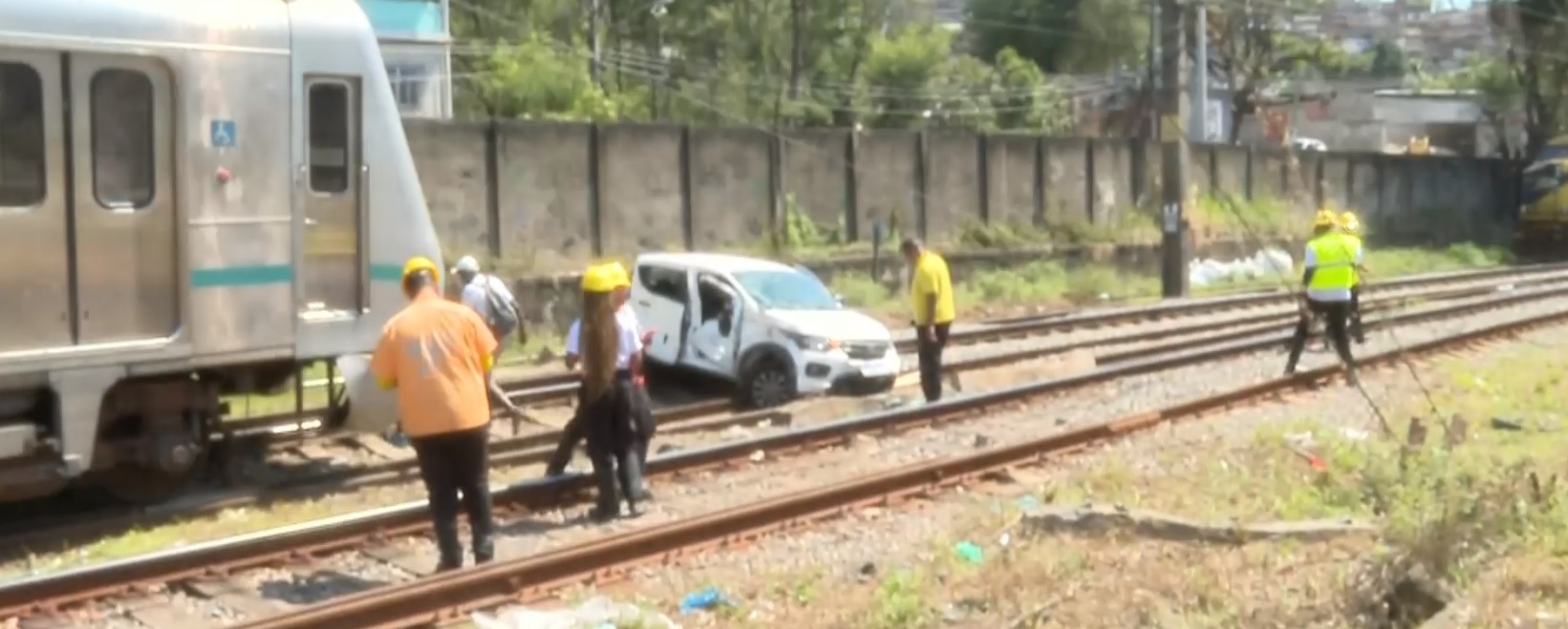 Colisão em Costa Barros - Record Rio
