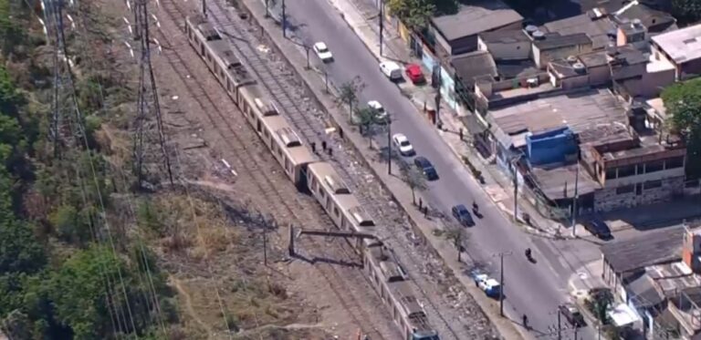 Trem descarrila e circulação é interrompida no Ramal Belford Roxo