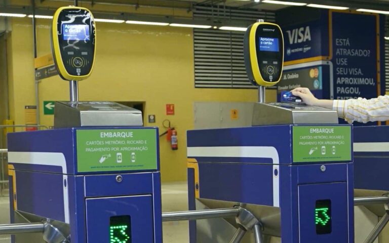 Pagamento por aproximação no MetrôRio conquista turistas no Rio de Janeiro