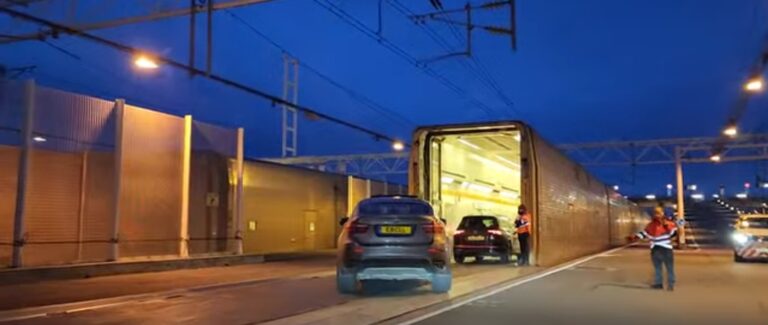 Mais um uso do trem: atravessar grandes distâncias levando seu carro