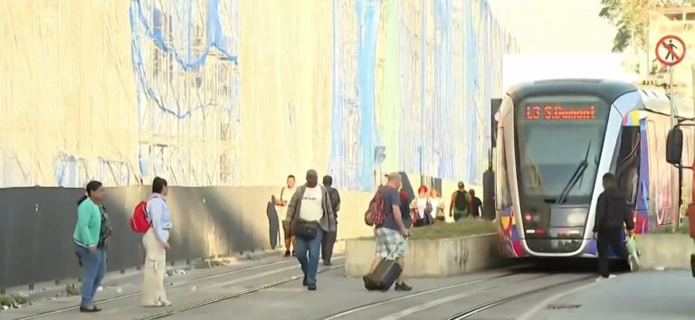 Estação do VLT Carioca retoma operações após meses de interdição