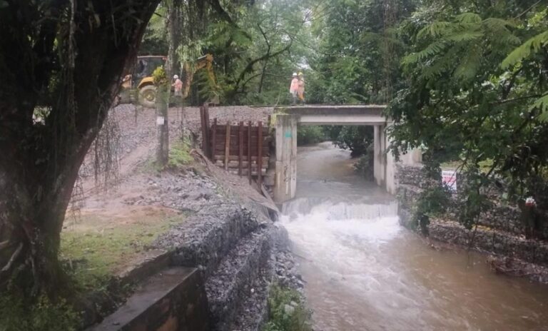 Supervia realiza vistoria e reparos em pontilhão de Vila Inhomirim