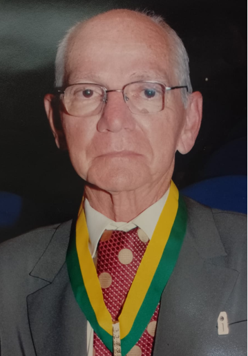 Homem de terno e gravataO conteúdo gerado por IA pode estar incorreto.