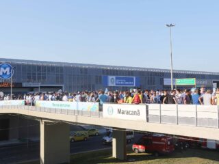 Estação Maracanã do metrô passa a se chamar Estação Rei Pelé – Maracanã