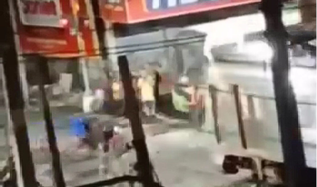 [VÍDEO] Colisão entre Ônibus e Trem no Centro de São João de Meriti ocorrida na noite desta quinta (09/04)