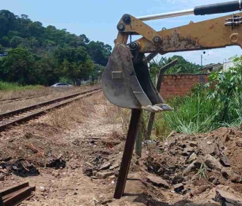 Após acidente, Passagem em Nível clandestina é bloqueada em Suruí Após acidente, Passagem em Nível clandestina é bloqueada em Suruí