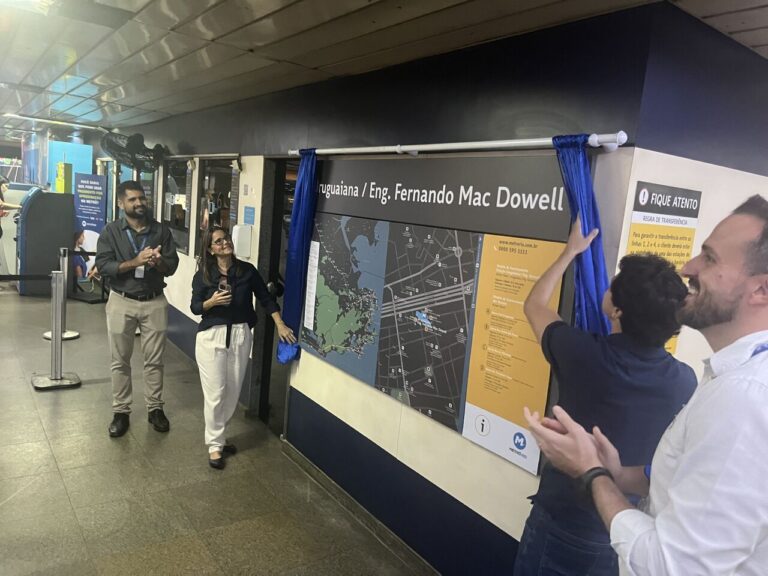MetrôRio adota nome “Uruguaiana / Engenheiro Fernando Mac Dowell” na sinalização da estação
