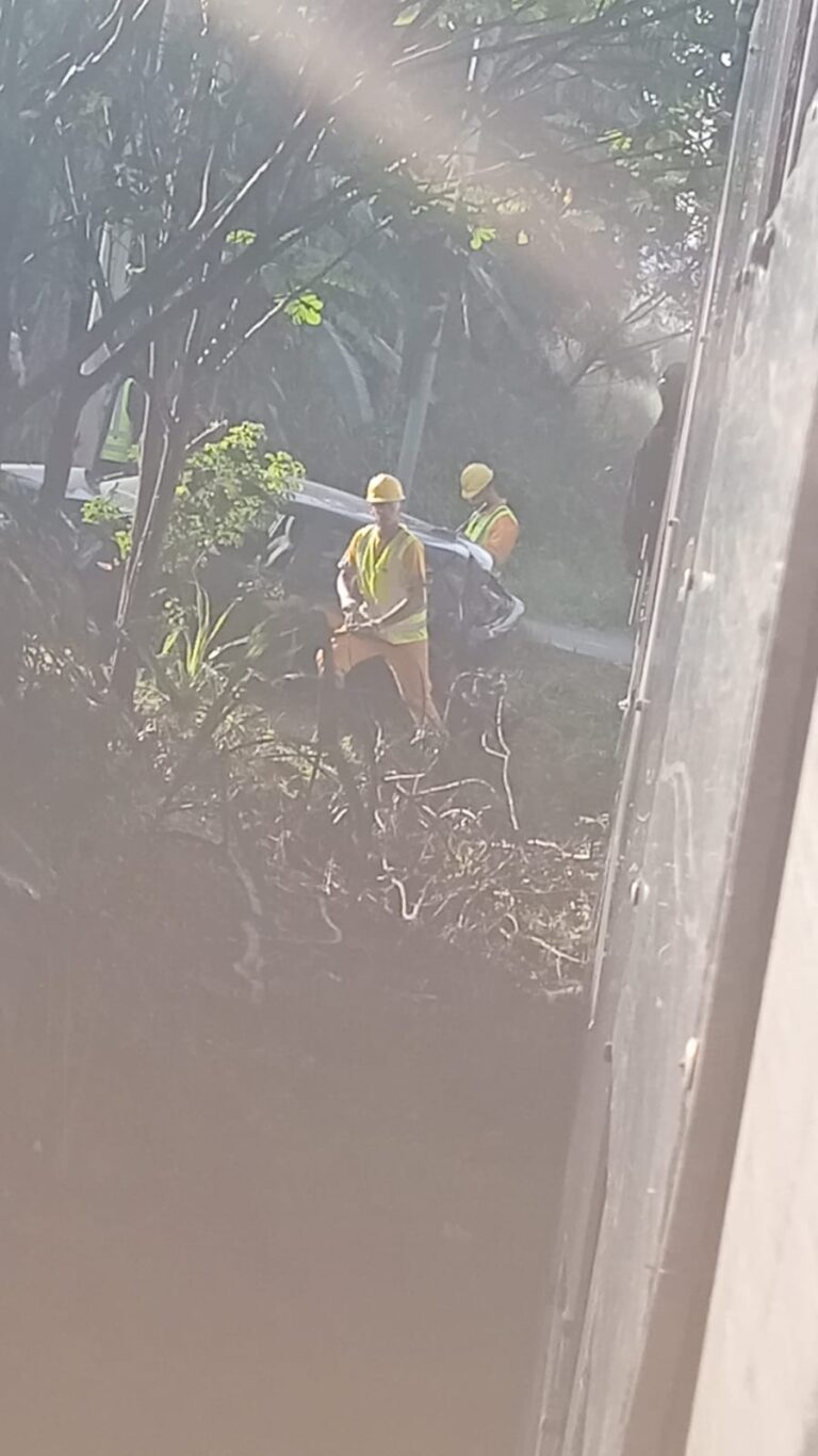 Veículo acessa indevidamente a via férrea e provoca colisão