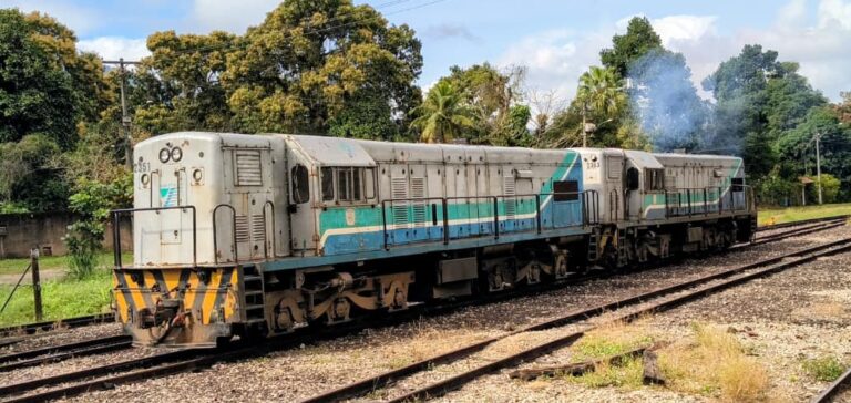 TrensRJ realiza manutenção em locomotivas dos ramais Guapimirim e Vila Inhomirim