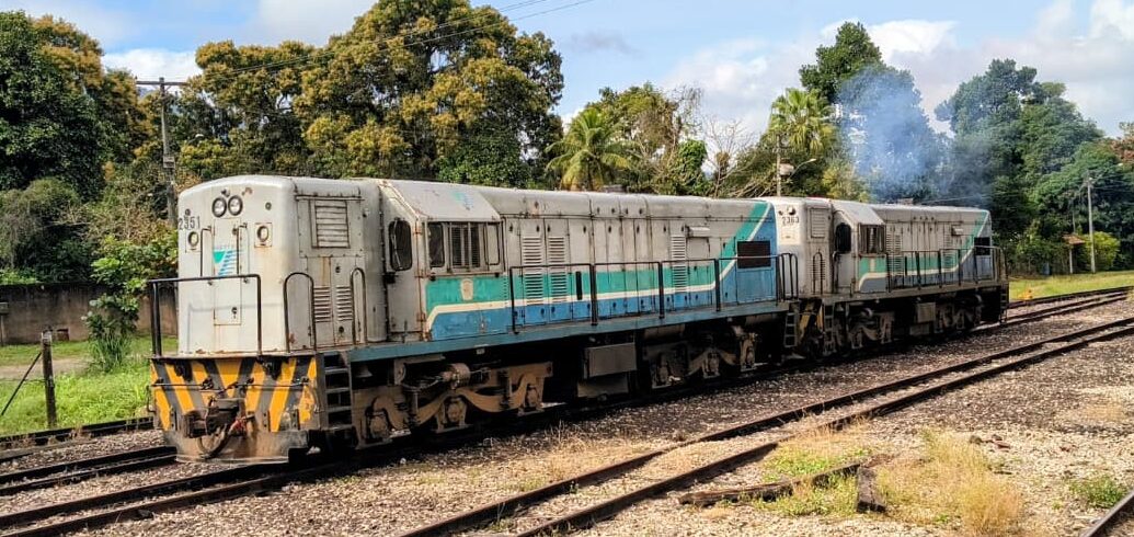 TrensRJ realiza manutenção em locomotivas dos ramais Guapimirim e Vila Inhomirim