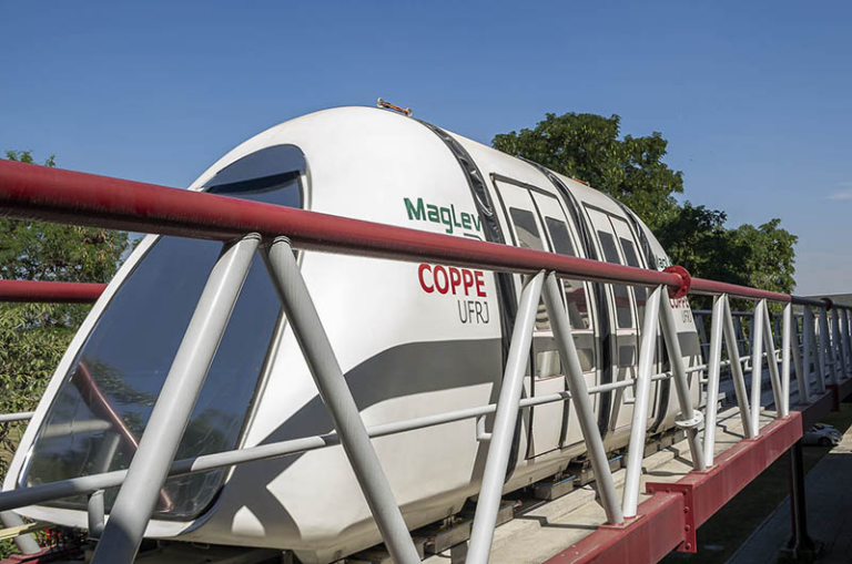 Aerom e UFRJ firmam parceria para impulsionar o desenvolvimento do MagLev-Cobra