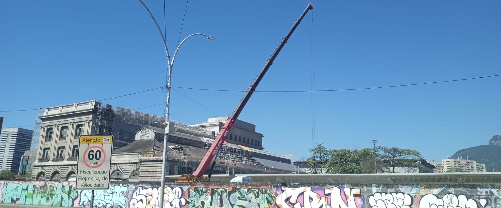 Remoção dos bondes históricos da Leopoldina entra em fase operacional; transporte seguirá pela Avenida Brasil até Deodoro